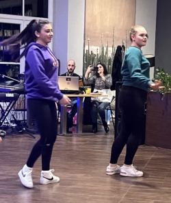 Der Hip-Hop-Tanz..Larissa und Marie